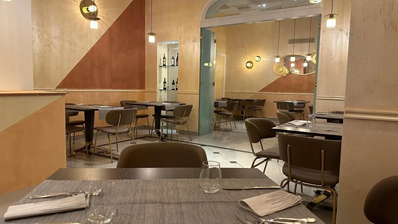 Hotel Roma Bologna 4*,